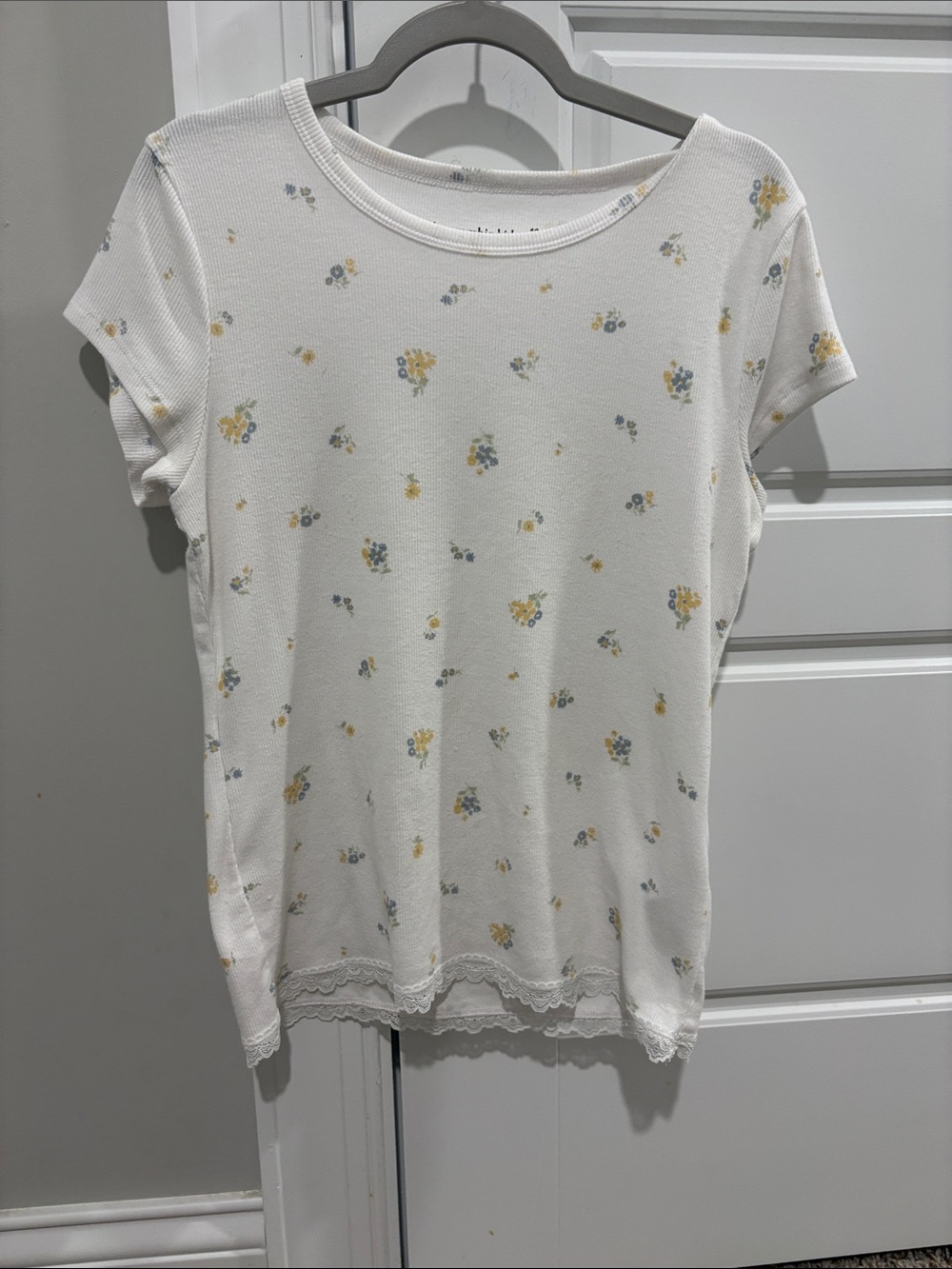 abercrombie kids White Floral Lace-Hem Tee with Yellow & Blue Flowers - Picture 1 of 3